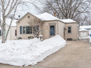 4640 N Elkhart Ave, Whitefish Bay, WI