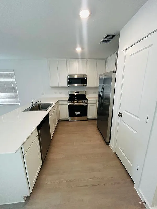 4 bed, 2.0 bath, 1535 sqft, $2,030 — Photo 4