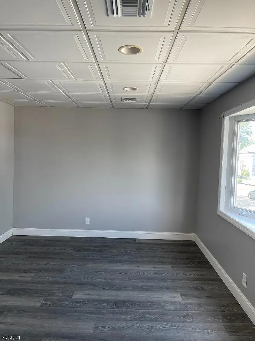 3 bed, 1.0 bath, $2,500 — Photo 4