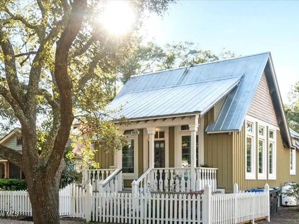 413 N Caswell Avenue, Southport, NC 28461