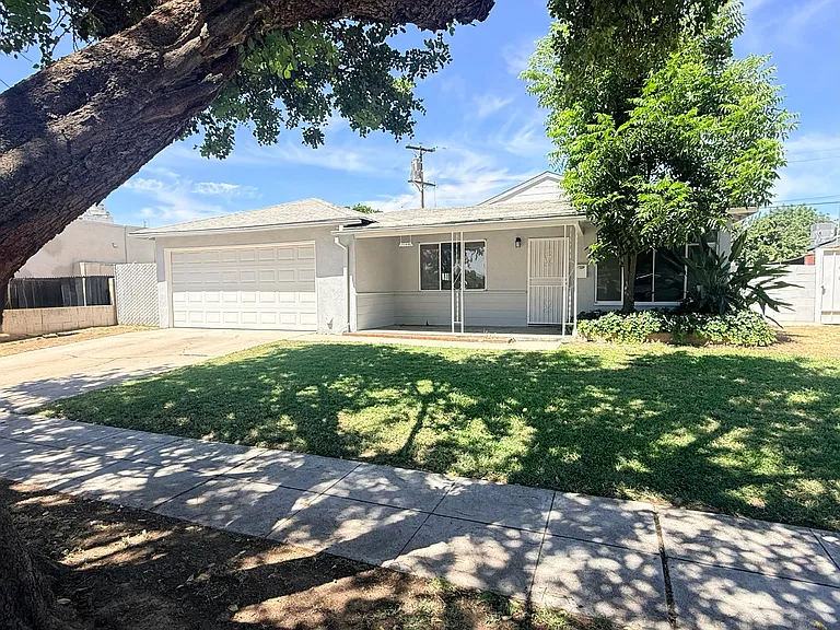 4641 N Fresno St — Photo 22