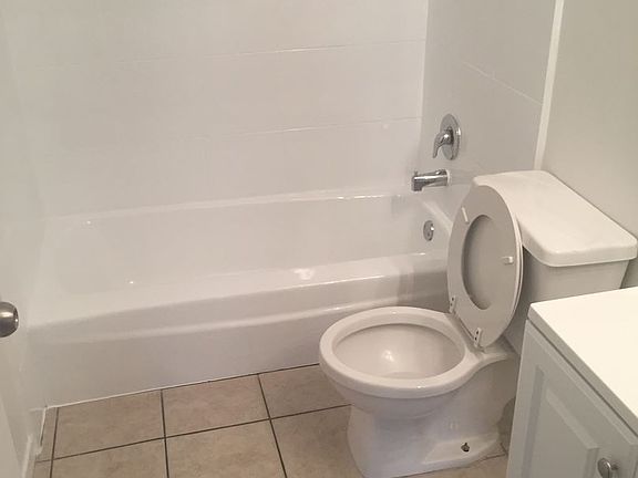 5th image of 650 Linden Ave APT 5