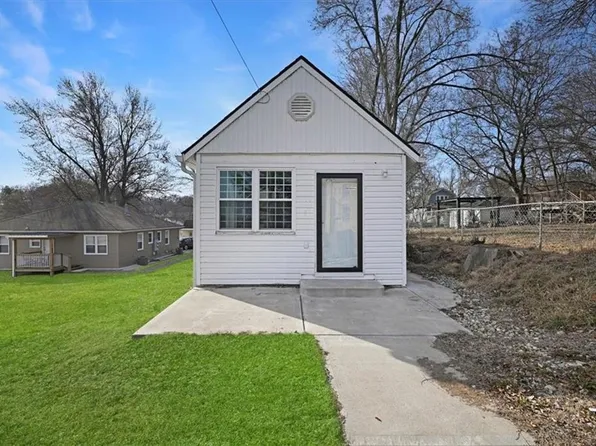 309 Market St, Leavenworth, KS 66048