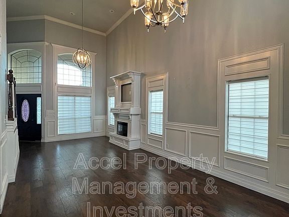 4th image of 2207 Ascot Dr