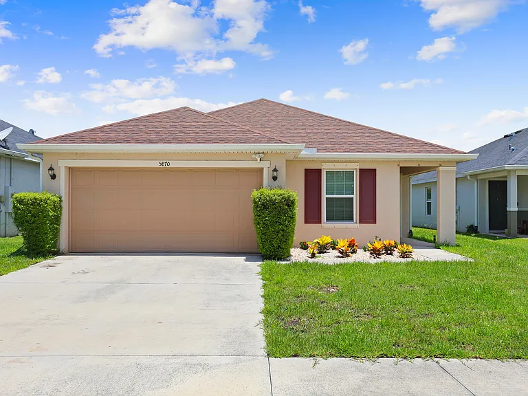 5870 NW Pine Trail Cir — Photo 1