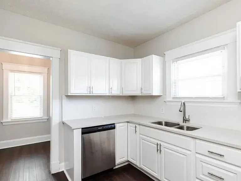 2556 Williams Ave — Photo 12