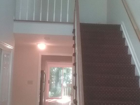 4th image of 33 Essex Dr #33