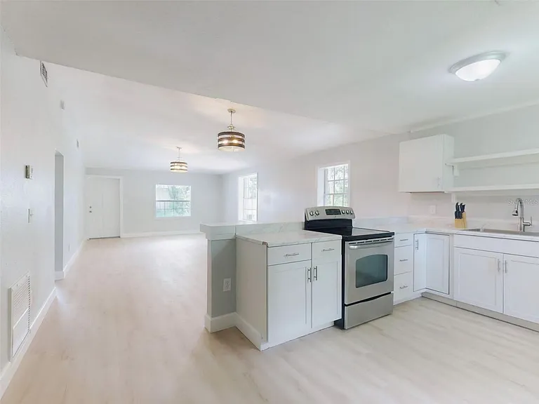 1103 Washington St — Photo 14