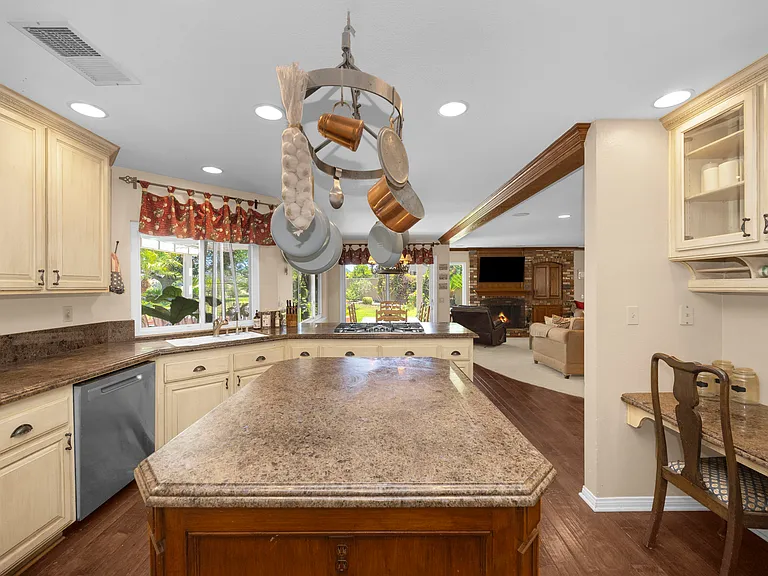 24961 Sandridge Cir — Photo 13
