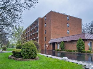 255 S West Ave APT 102, Elmhurst, IL 60126