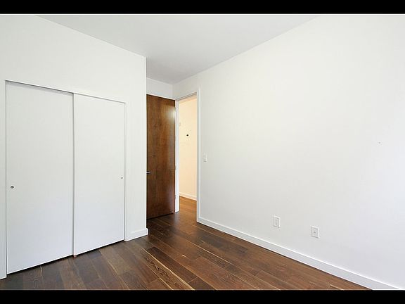 3rd image of 298 Weirfield St