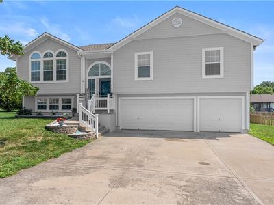 2102 Grant Cir, Greenwood, MO, 64034