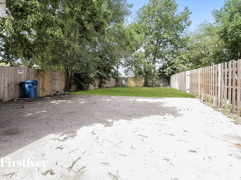671 S Lake St — Photo 14