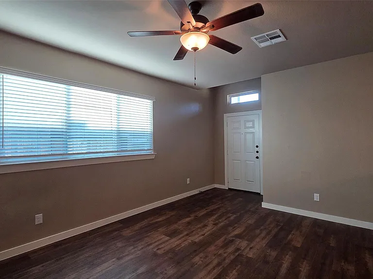 9860 Grosbeak Ln — Photo 3