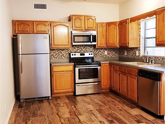 4th image of 404 Satsuma Dr