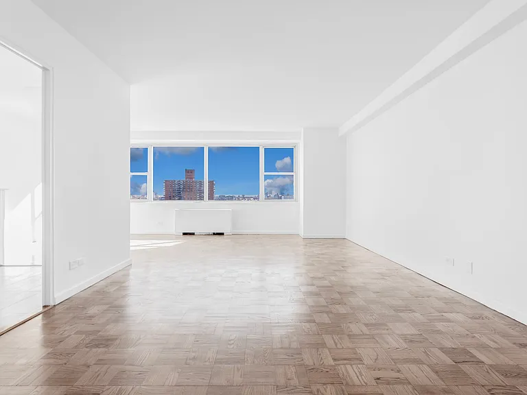2500 Johnson Ave #10T — Photo 3
