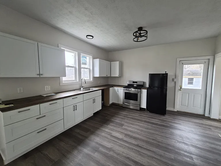 1729 E Cornell Ave — Photo 2