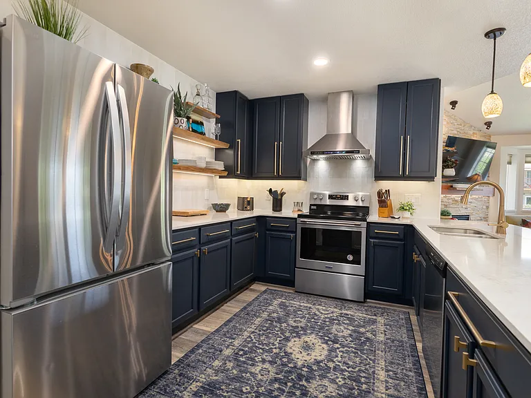 Equipped and Modern Kitchen | Refrigerator