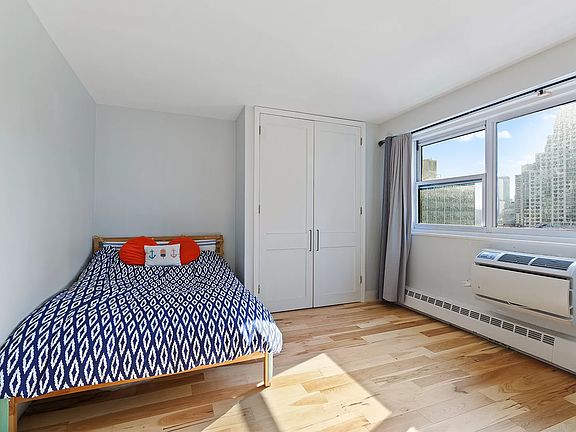 3rd image of 175 Willoughby St APT 14E