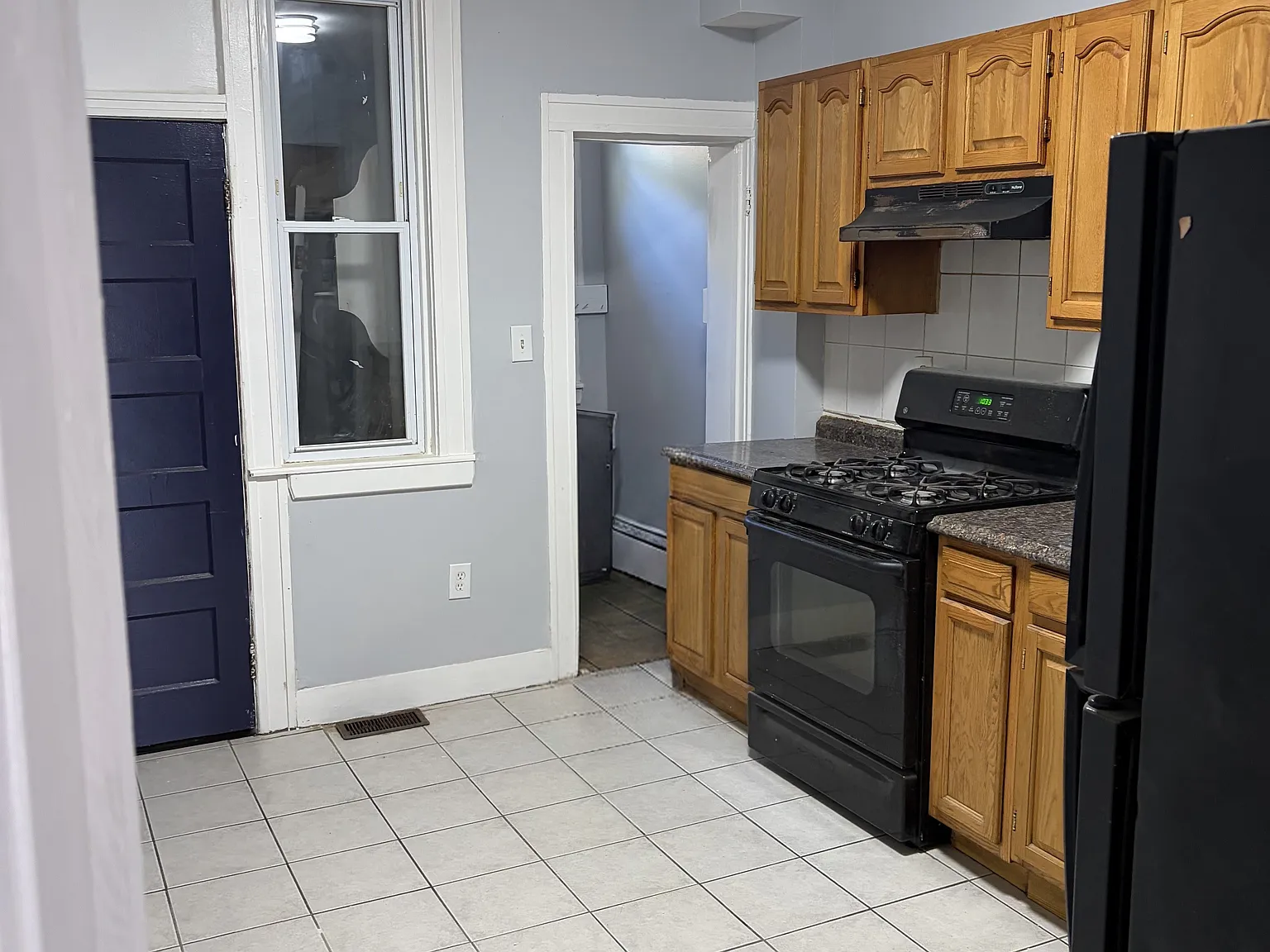 4 bed, 1.5 bath, 1900 sqft, $2,100 — Photo 4