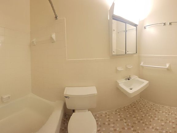 4th image of 611 Clay St SE APT 7