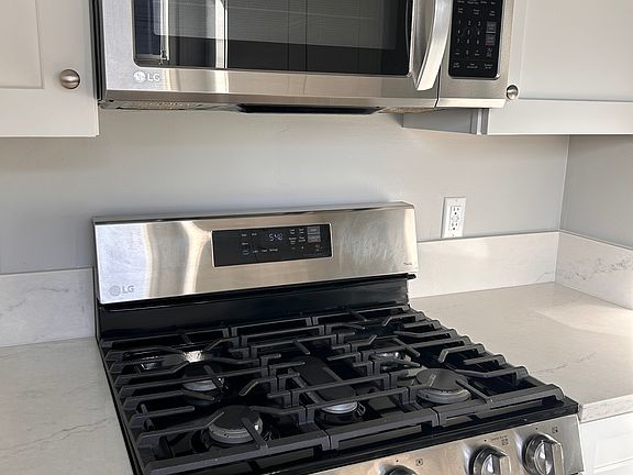 4th image of 1847 Colby Ave APT 4