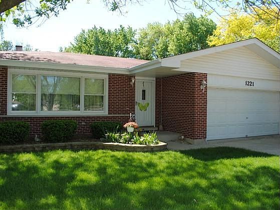 1st image of 1221 Tulip Ln
