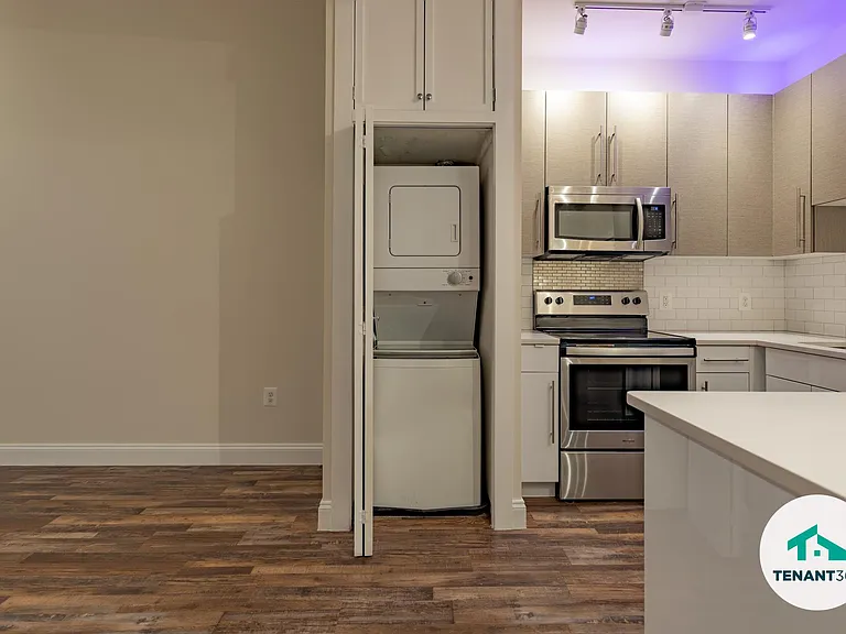8 E Fayette St #403 — Photo 19