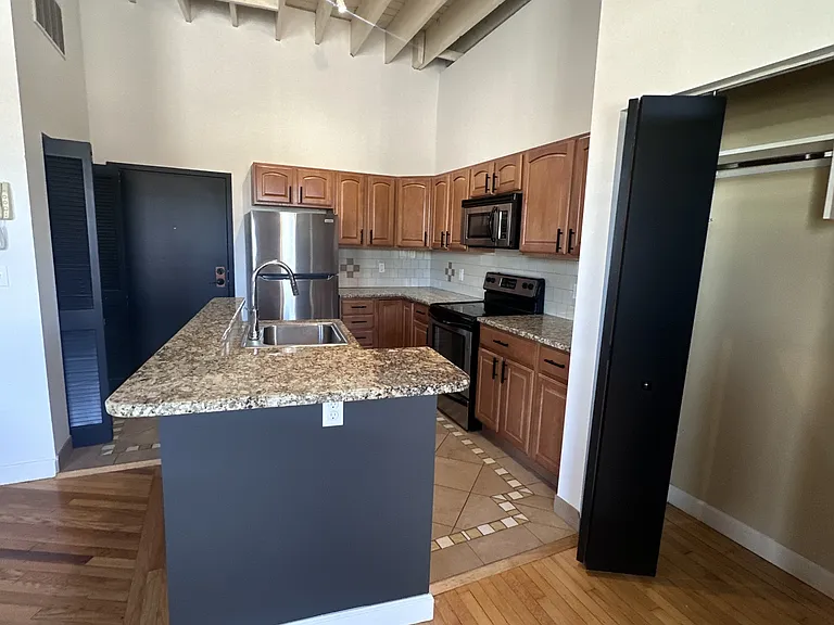 2800 Mayfield Rd — Photo 17