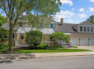 146 Towers Keep, Highland Park, IL 60035