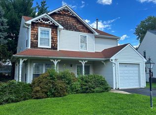 38 Magnolia Pl, Philadelphia, PA 19115