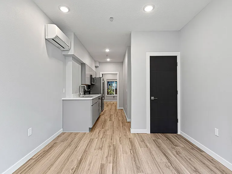 7150 N Greenwich Ave #5 — Photo 6