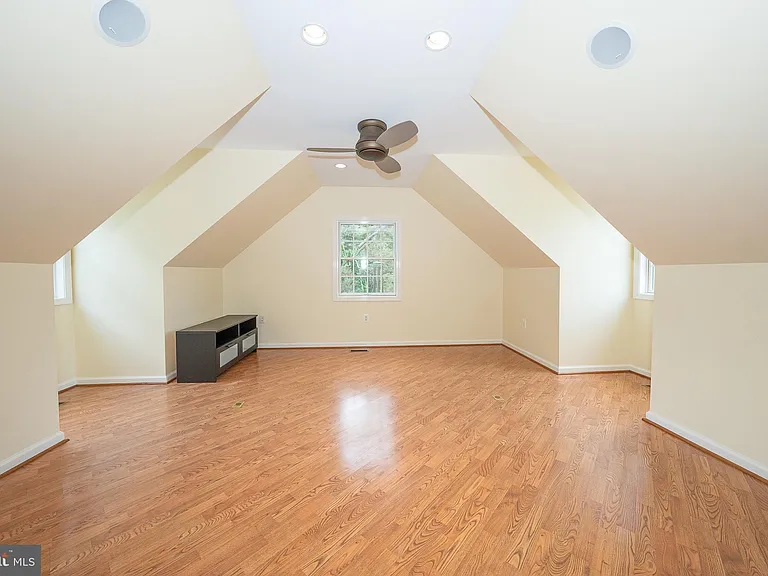 101 E Brookhaven Rd — Photo 84