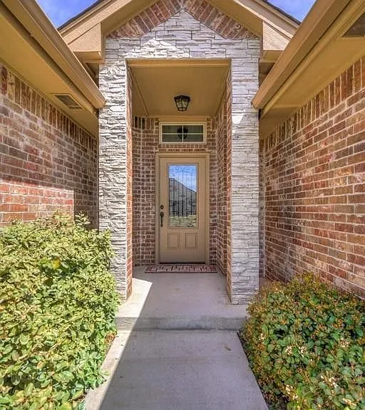 2301 Bretford Way — Photo 3