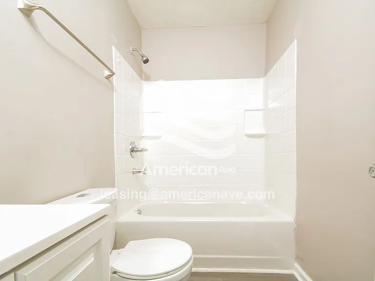 1041945_014_wm_-_bathroom_13155872.jpg