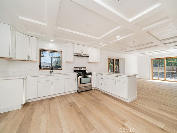 4th image of 1076 Los Altos Ct