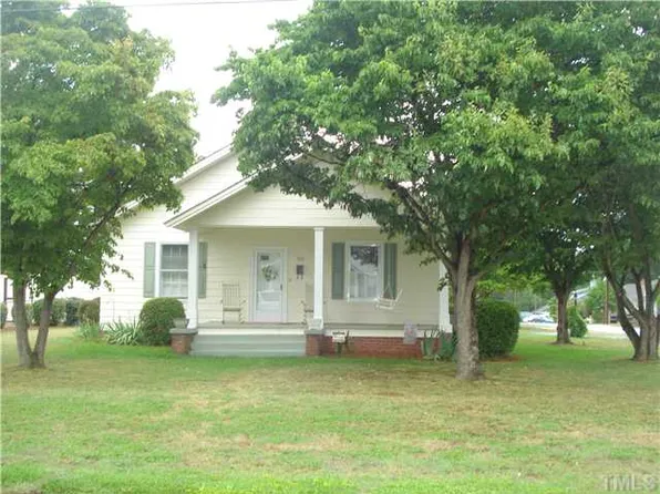 306 N 11th St, Erwin, NC 28339