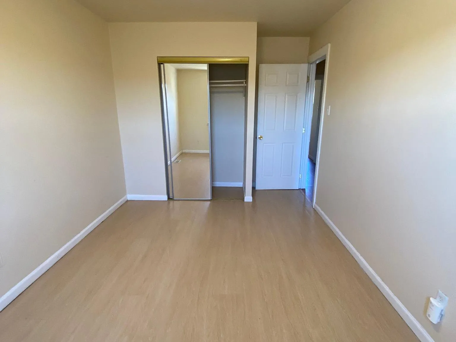 5 bed, $2,500 — Photo 3