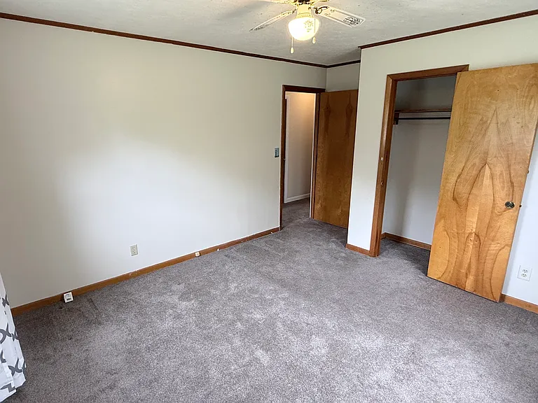 102 Fairfield Rd W — Photo 9