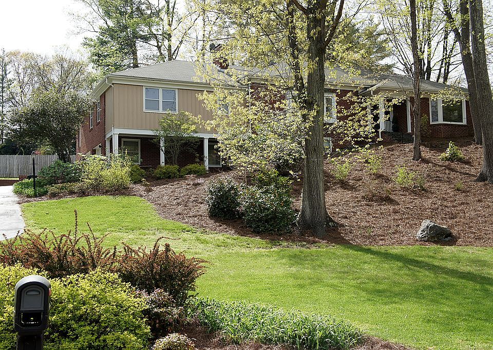 1st image of 142 Westwood Dr