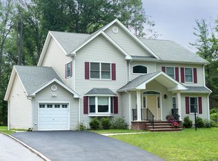 31 Glannon Rd, Livingston, NJ 07039