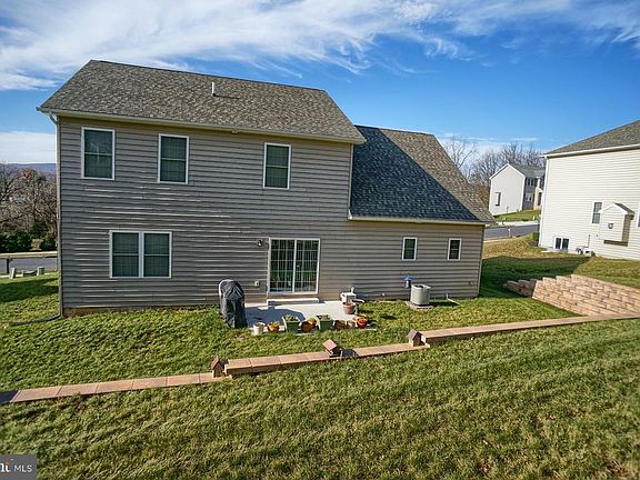 3rd image of 4 Grandview Dr