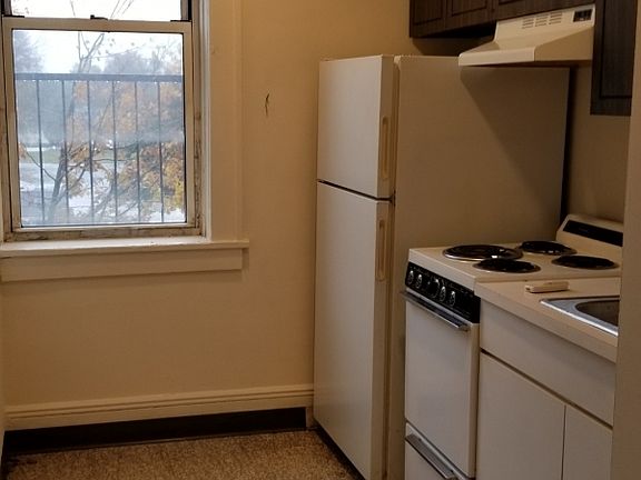 2nd image of 817 Ringwood Ave #4