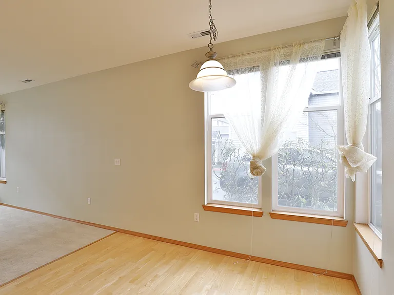 518 227th Ln NE — Photo 7