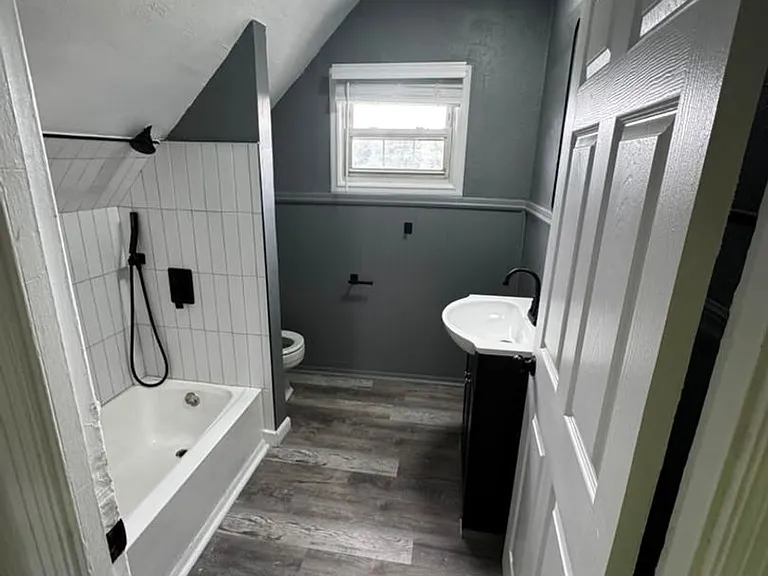 1717 Martha St — Photo 7