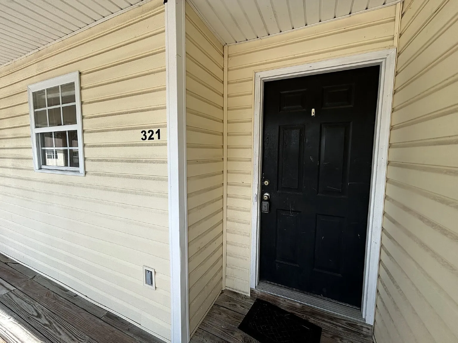 2 bed, 2.0 bath, 1075 sqft, $1,095 — Photo 2