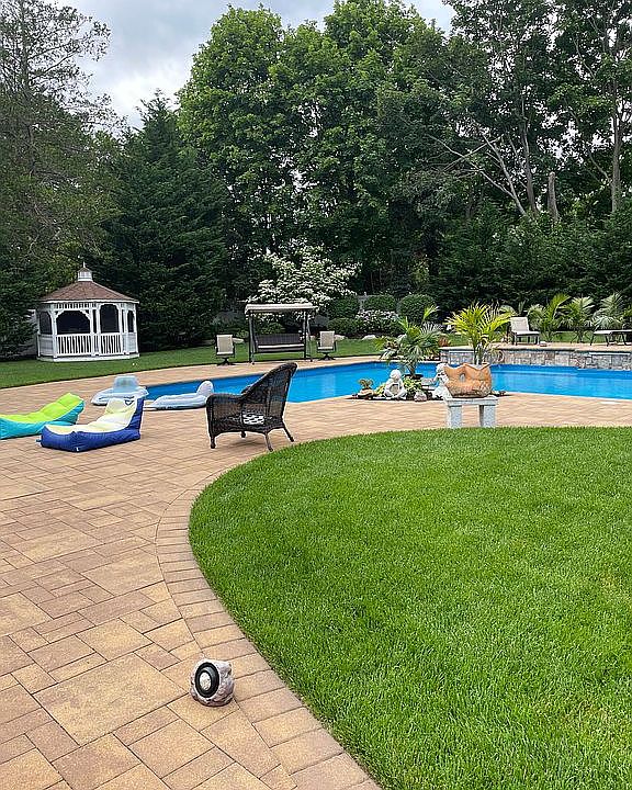 1st image of 18 Lark Ln