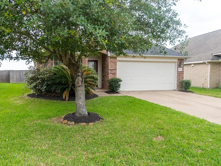 2834 Sage Bluff Ave — Photo 2