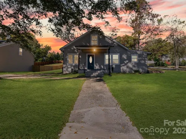 225 N Lee St, Mount Holly, NC 28120