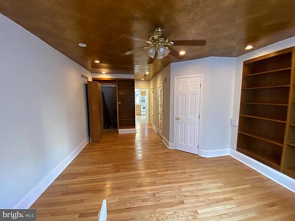 3rd image of 912 S 2nd St Floor 1